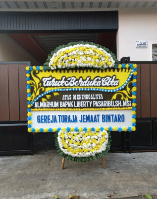 Papan Bunga Duka di Padaleu