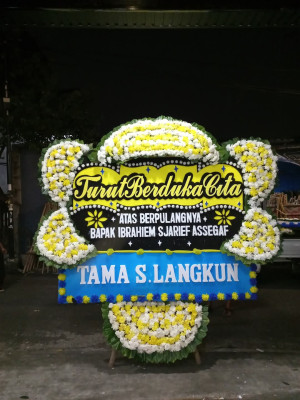 Papan Bunga Duka di Padaleu